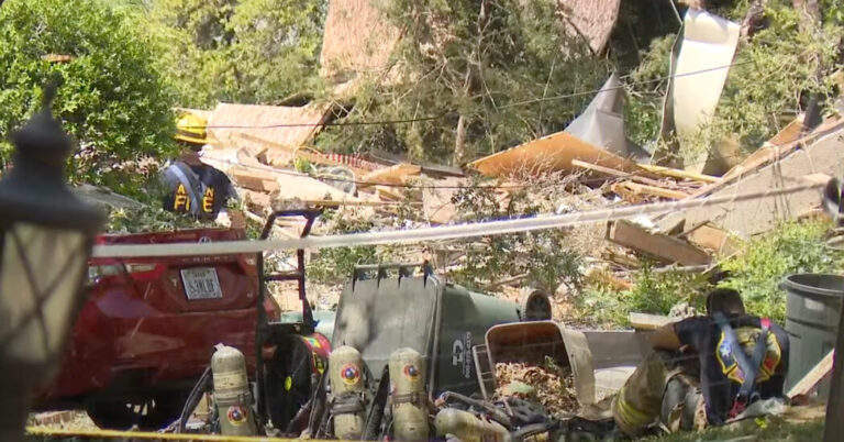 Explosion in Austin Damages 24 Houses and Injures 6 People