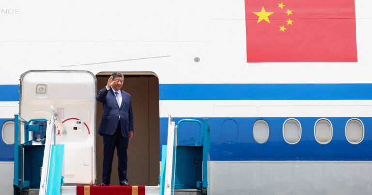 China’s Xi Courts Vietnam as Trade War With the U.S. Mounts