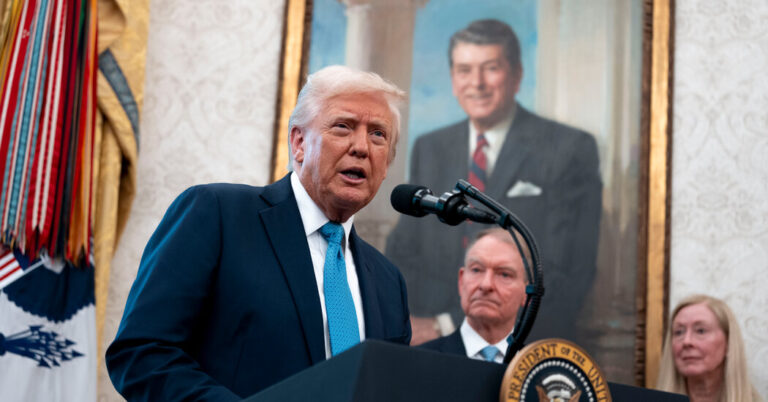 Trump Offers a Private Dinner to Top 220 Investors of His Memecoin