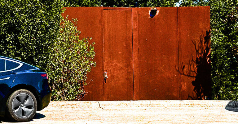 Elon Musk, His 16-Foot Wall and the Feud With His Texas Neighbors