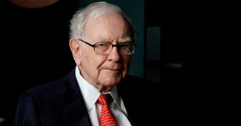 Berkshire Reports Drop in Earnings, Mainly From Investment Losses