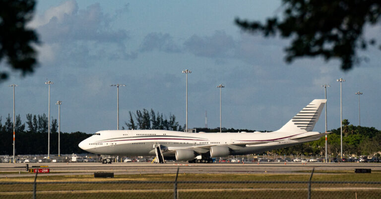 Trump’s Plan to Take Jet From Qatar Heightens Corruption Concerns