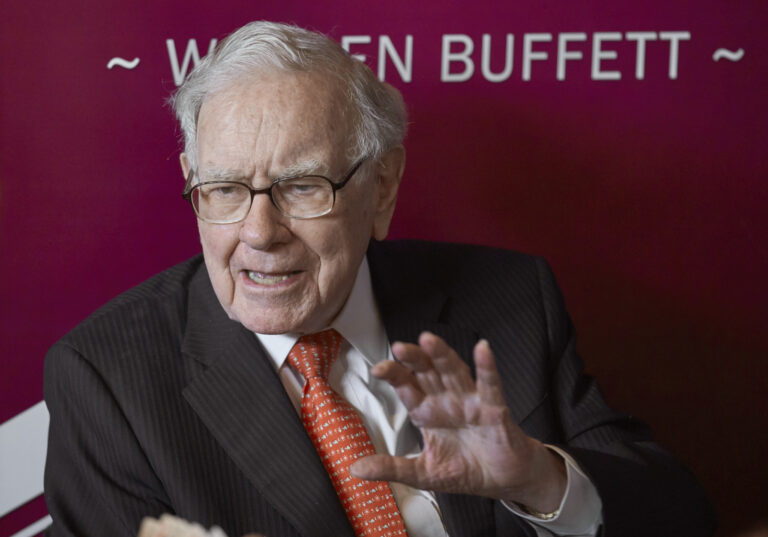 Warren Buffett shocks shareholders by announcing his intention to retire at the end of the year