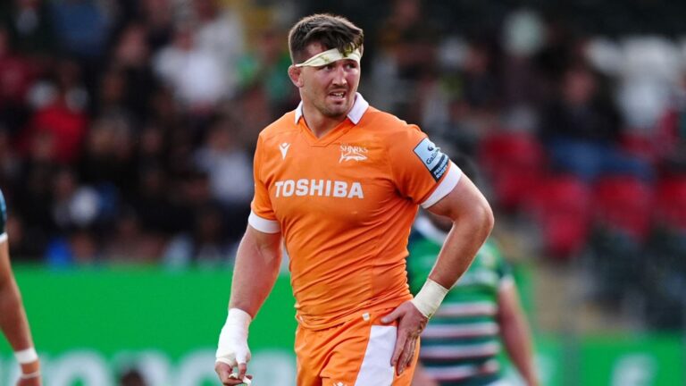 Tom Curry suffers injury scare in Sale defeat to Leicester after being selected for Lions tour | Rugby Union News