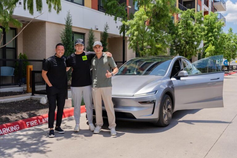 Tesla shows off its first fully autonomous delivery to convince us its self-driving cars work well
