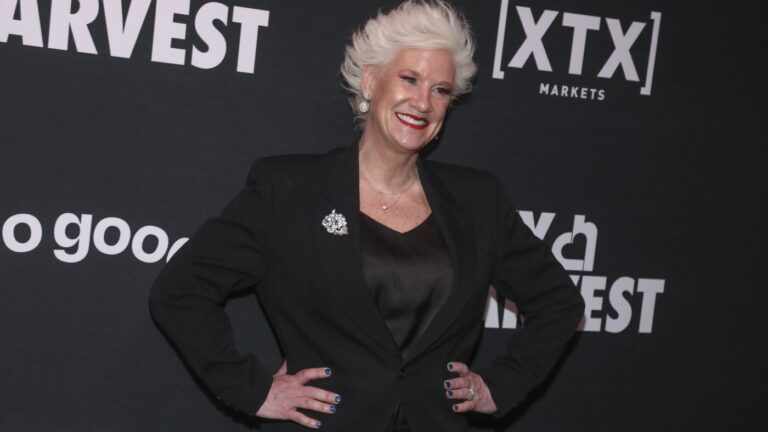 TV chef Anne Burrell dies at 55 : NPR
