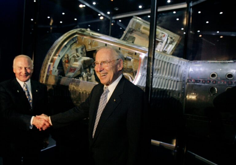 Hollywood icon pays tribute to Apollo 13 astronaut he played on the big screen