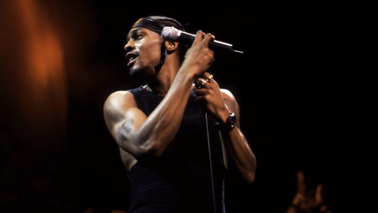 D’Angelo, R&B’s reluctant icon, has died at 51 : NPR