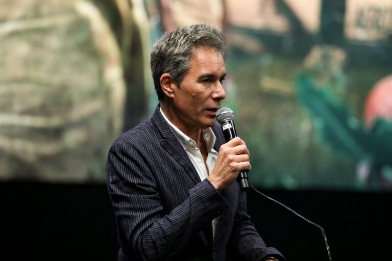 ‘Will & Grace’ star Eric McCormack finalizes divorce with Janet Holden