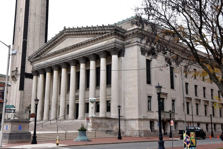 Springfield apartment complex to rise from long-vacant office building