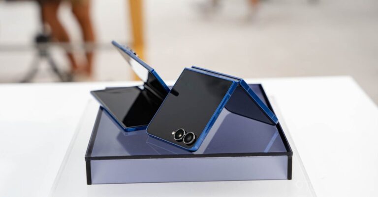 Z Flip 7, Moto razr+, Tab S11, LG OLED TV, more