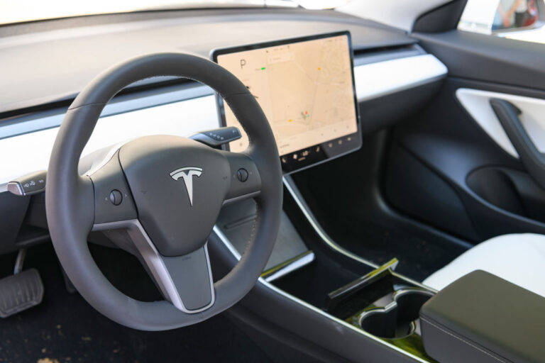Tesla will only offer subscriptions for Full Self-Driving (Supervised) going forward